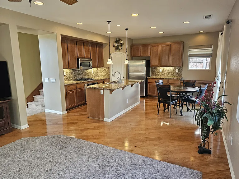 25055 Acorn Ct — Photo 4