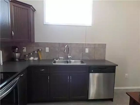 5th image of 142 Selkirk Pl #288