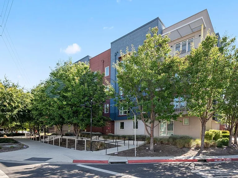 460 Montague Expy #40 — Photo 5