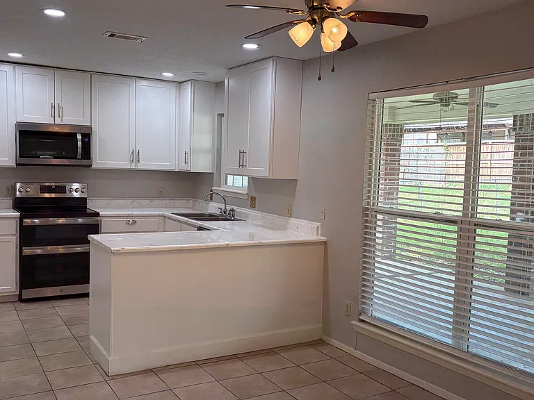 13248 Bluff View Dr — Photo 4