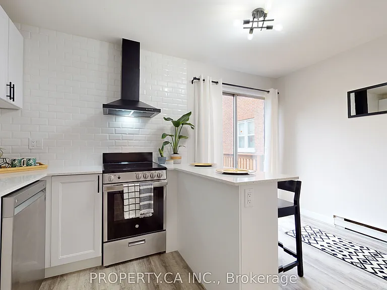 610 George St N #5 — Photo 3
