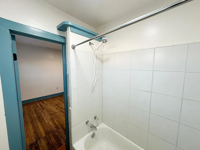 544 Franklin Ave #B — Photo 11