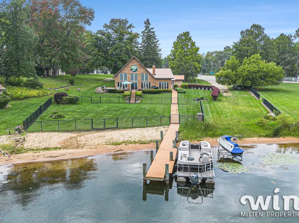 7772 Center, Coloma, MI 49038