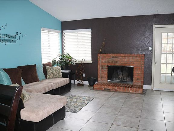 4th image of 1415 Caplin Dr