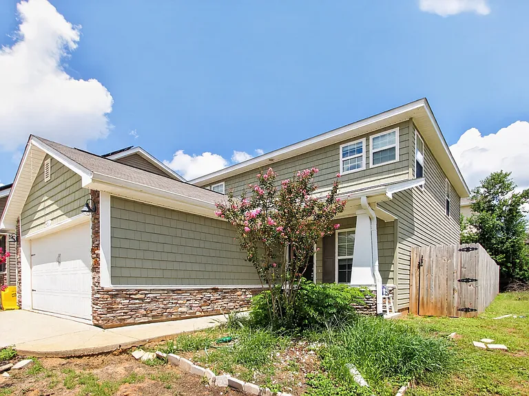 451 Eisenhower Dr — Photo 2
