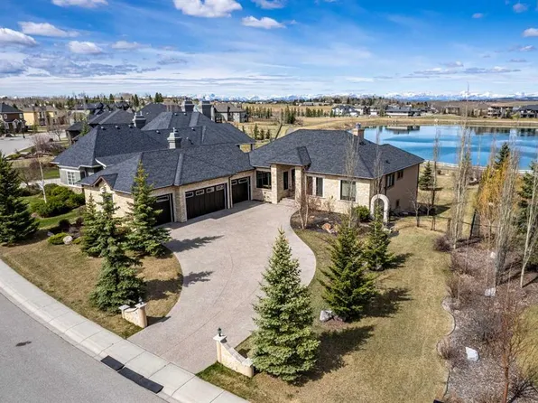 31 E Montenaro Bay, Rocky View County, AB T4C 0A5