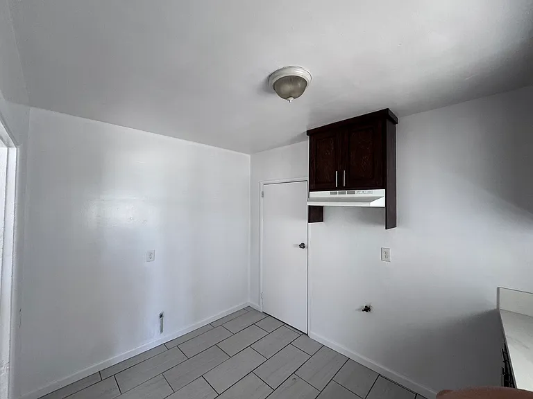 2131 E 119th St #2135 — Photo 6