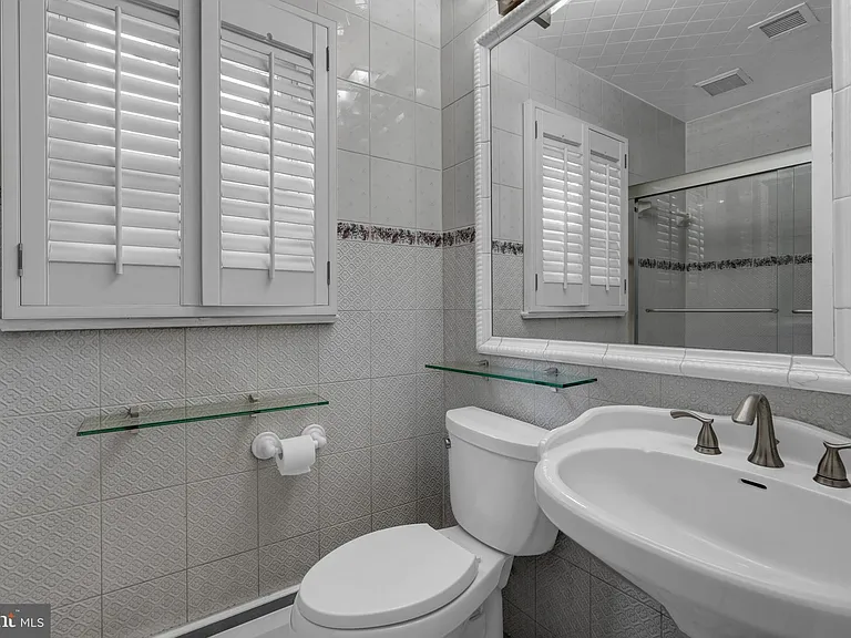 8905 Valley Forge Dr — Photo 11
