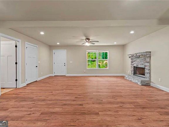 5th image of 154 Brooks Dr