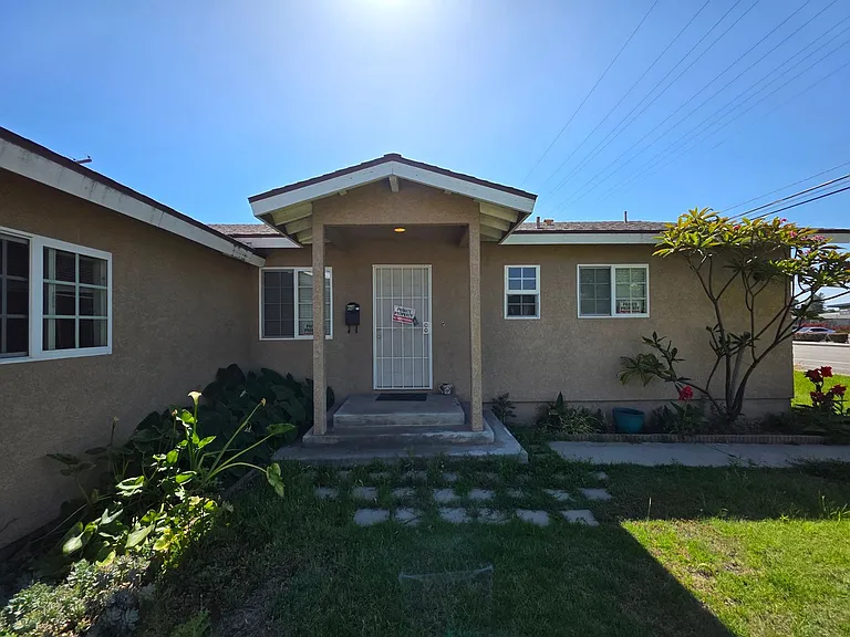 1442 W Valencia Dr — Photo 1
