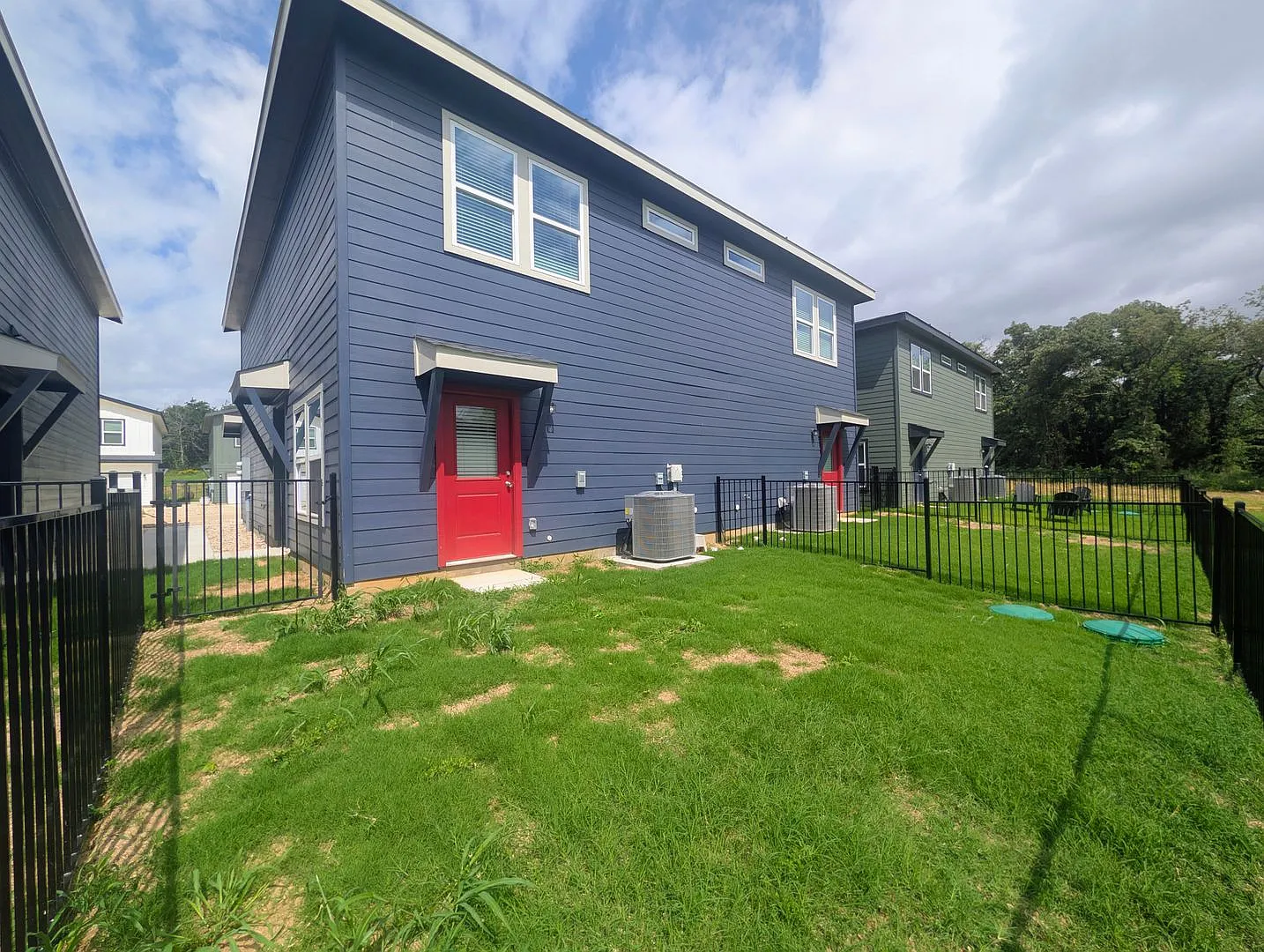 Brand New Duplex in New East Parks Community — Photo 3