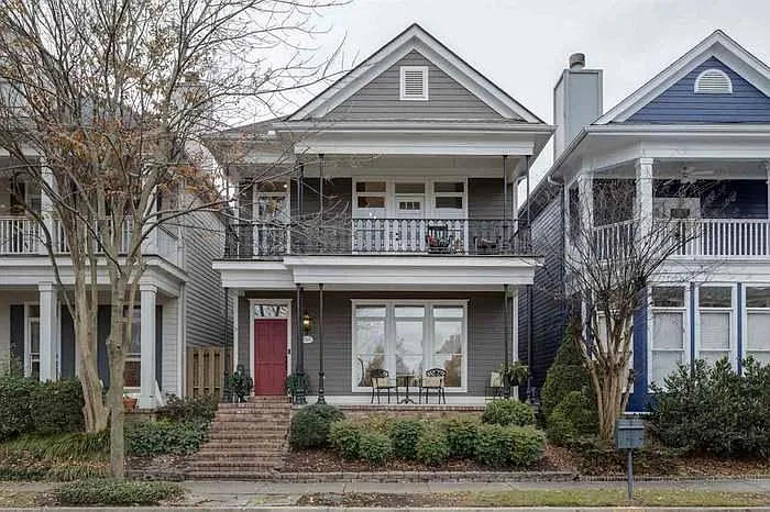 569 Rienzi Dr