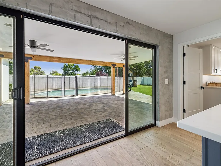 301 E Royal Palm Rd — Photo 19