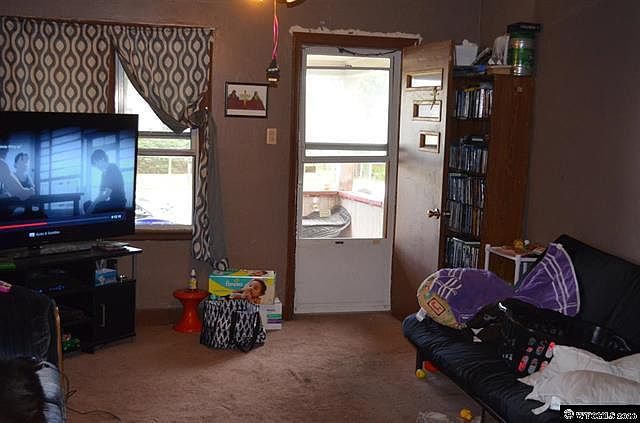 2nd image of 1442 W A St