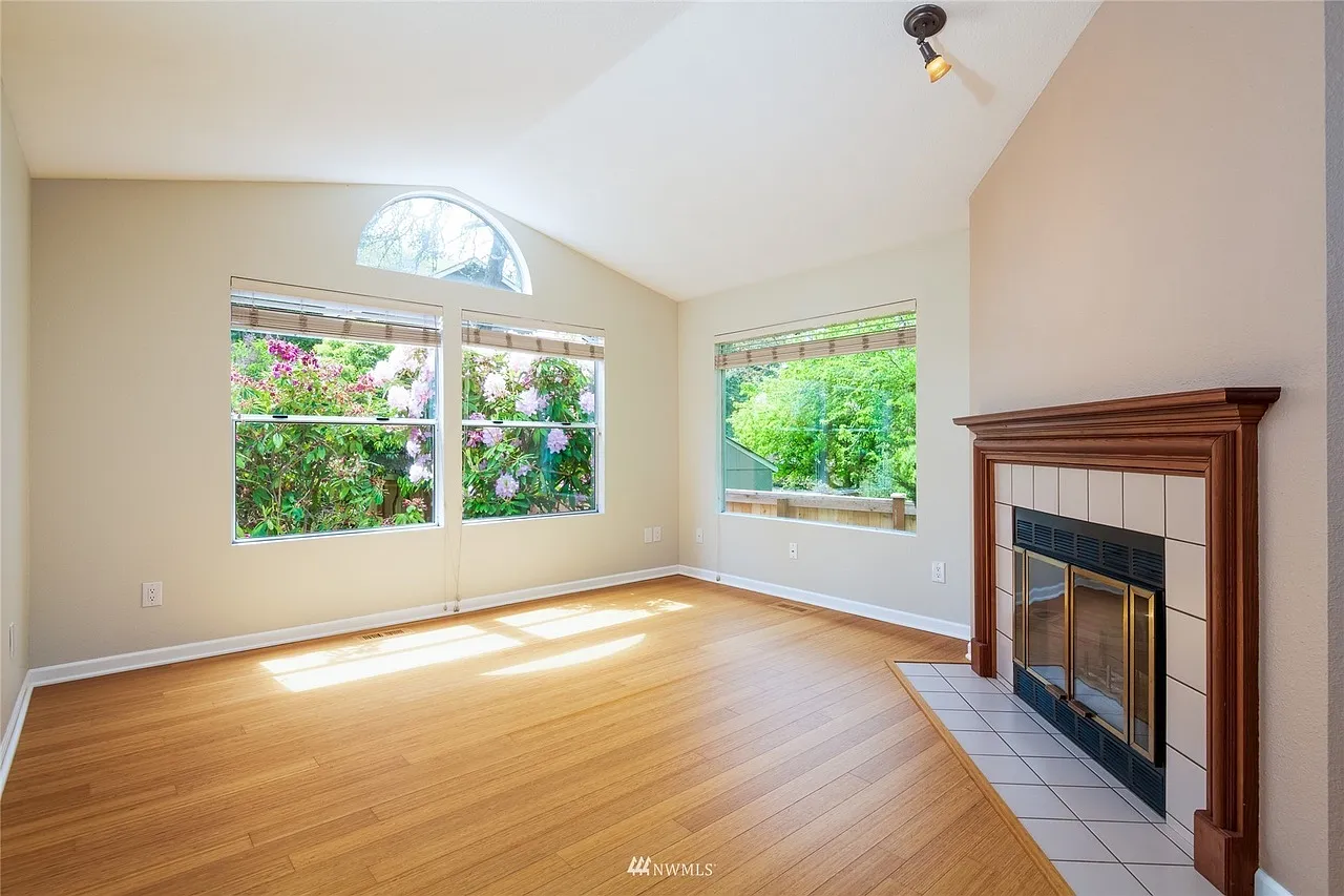 3 bed, 1421 sqft, $3,200 — Photo 3