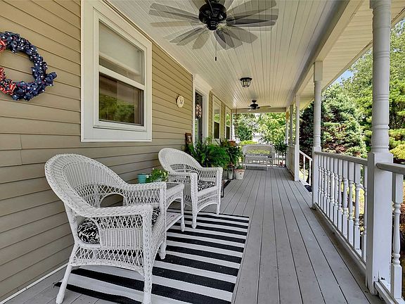 5th image of 14 Belknap Ct