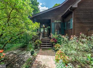 310 Grandview Ter, Berkeley Springs, WV 25411