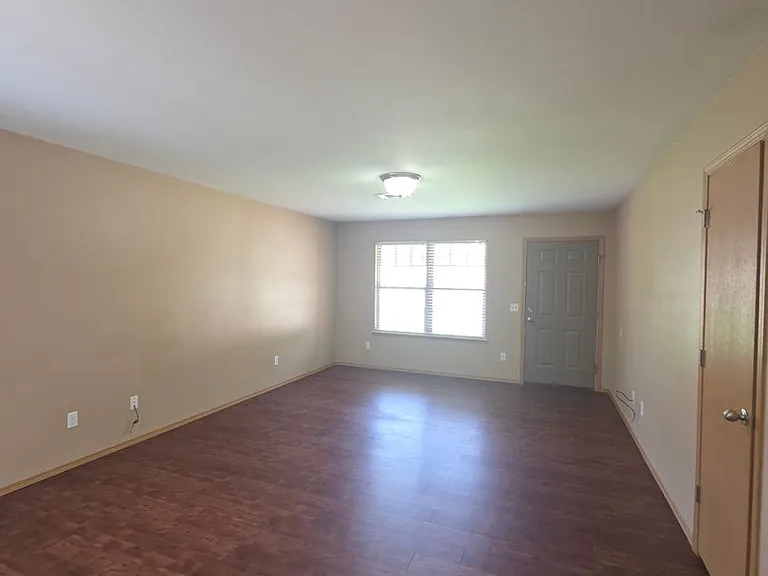 824 W 13th St — Photo 1