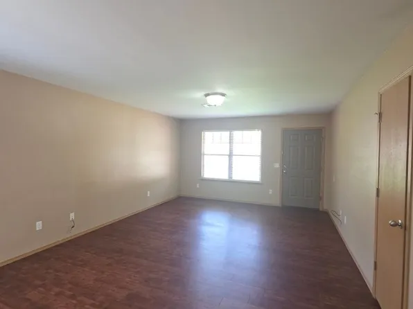 824 W 13th St, Russellville, AR 72801