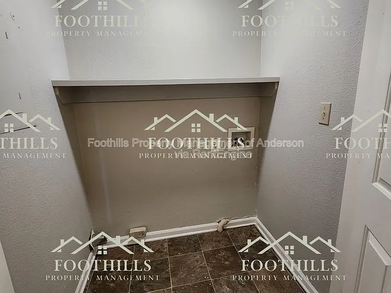 208 N Major Rd #B — Photo 10