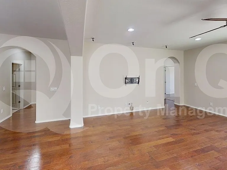 1015 W Spur Dr — Photo 5