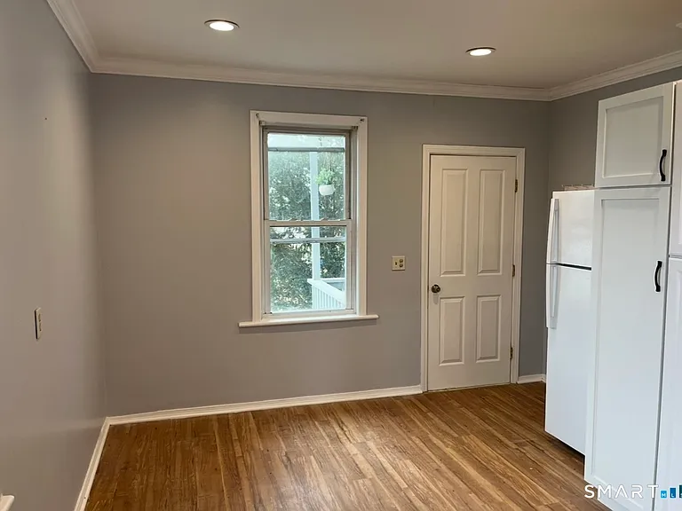 109 1/2 Oak Ave — Photo 5