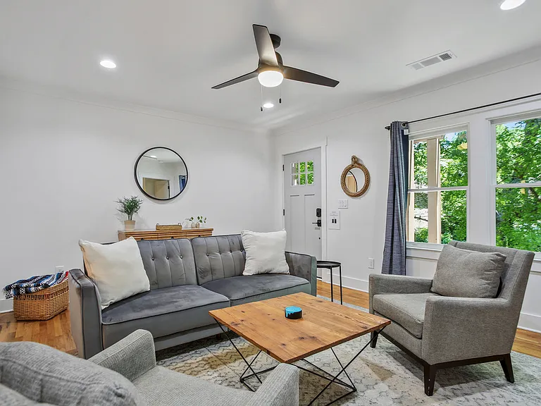 761 Palatine Ave SE — Photo 4