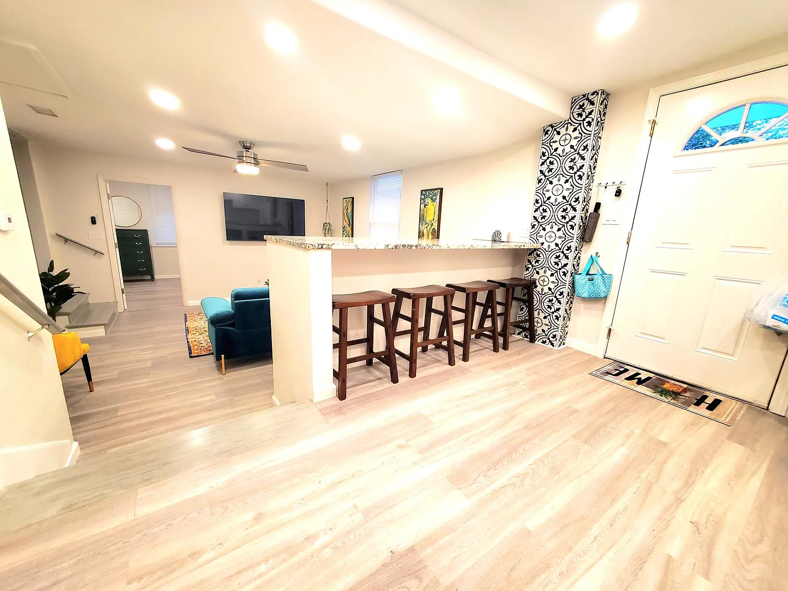 3 bed, 1000 sqft, $3,200 — Photo 3