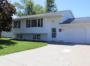 708 E College St, Toledo, IA 52342