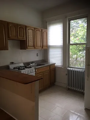 Rented by Halvatzis Realty | media 13