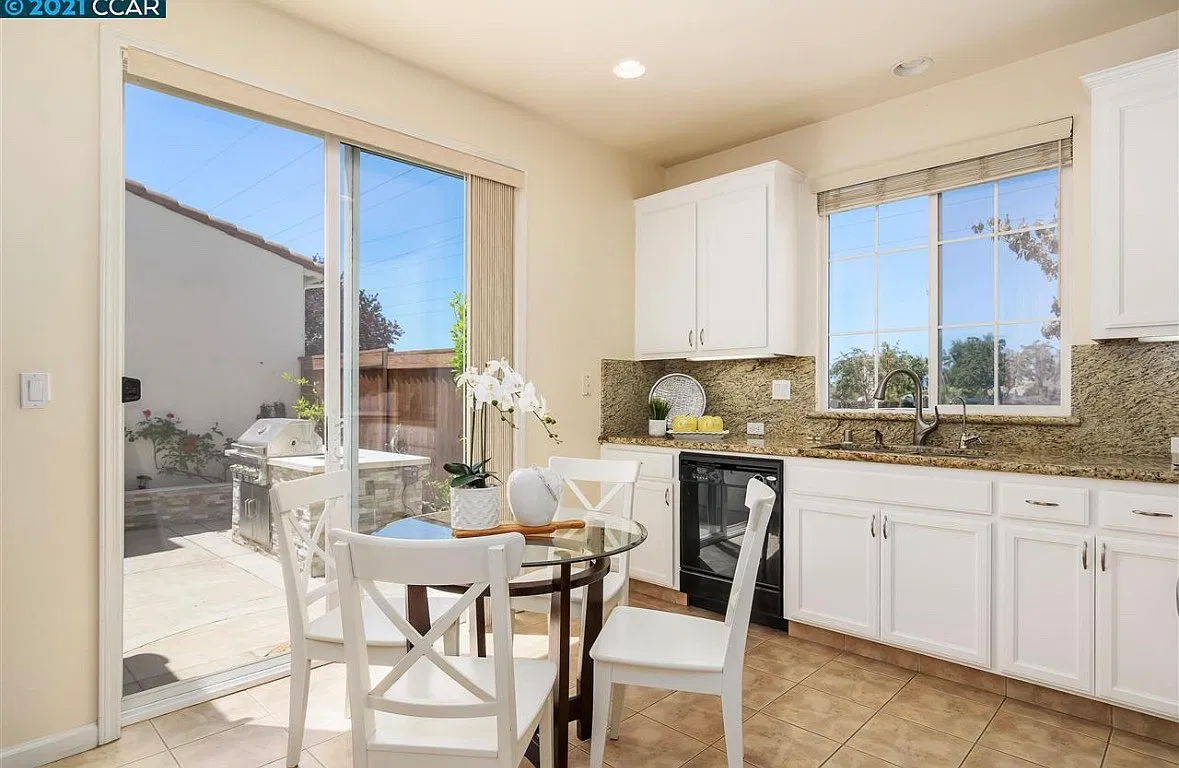 3 bed, 2.5 bath, 1436 sqft, $3,985 — Photo 4