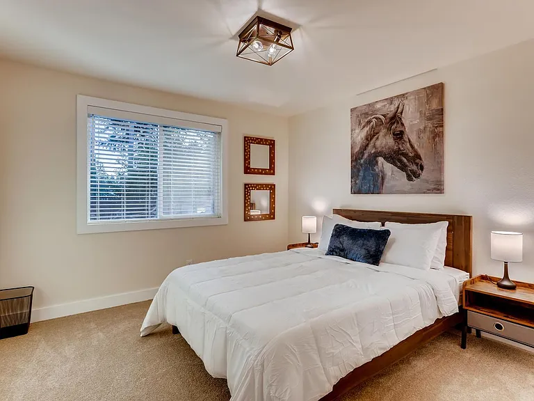 1st Bedroom with Queen size bed