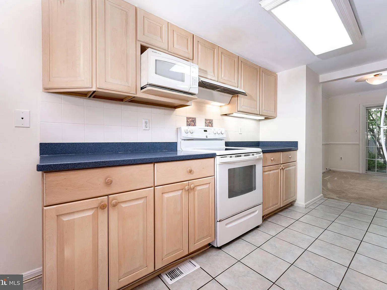 3 bed, 2.5 bath, 1880 sqft, $3,450 — Photo 2