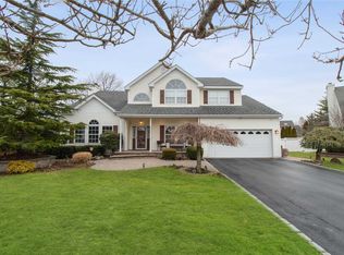 23 Windwood Dr, Nesconset, NY 11767