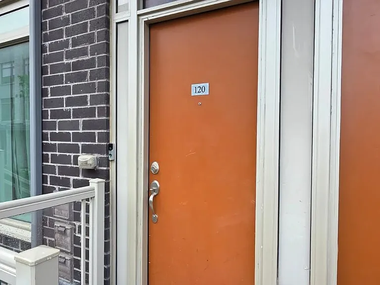 11 Applewood Ln #120 — Photo 3
