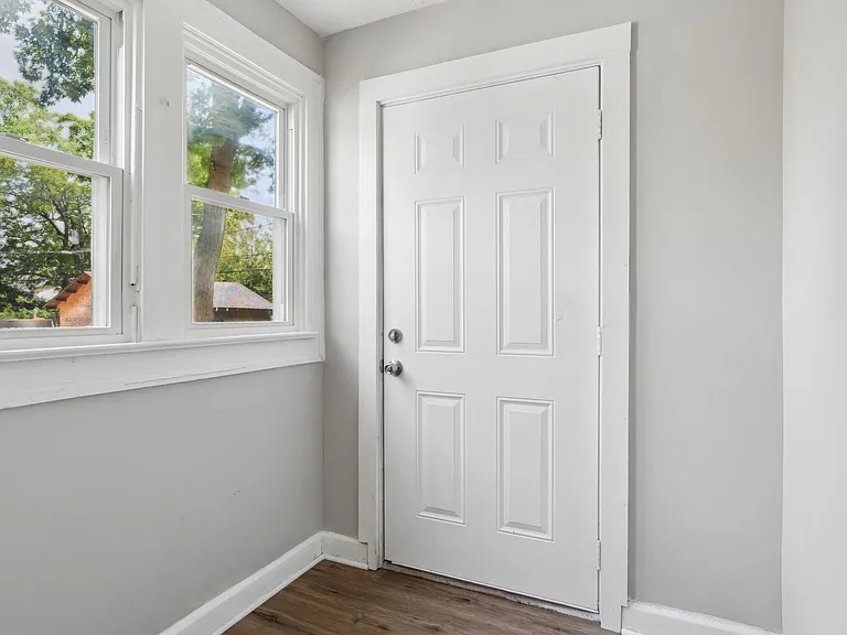 619 N Gray St — Photo 23