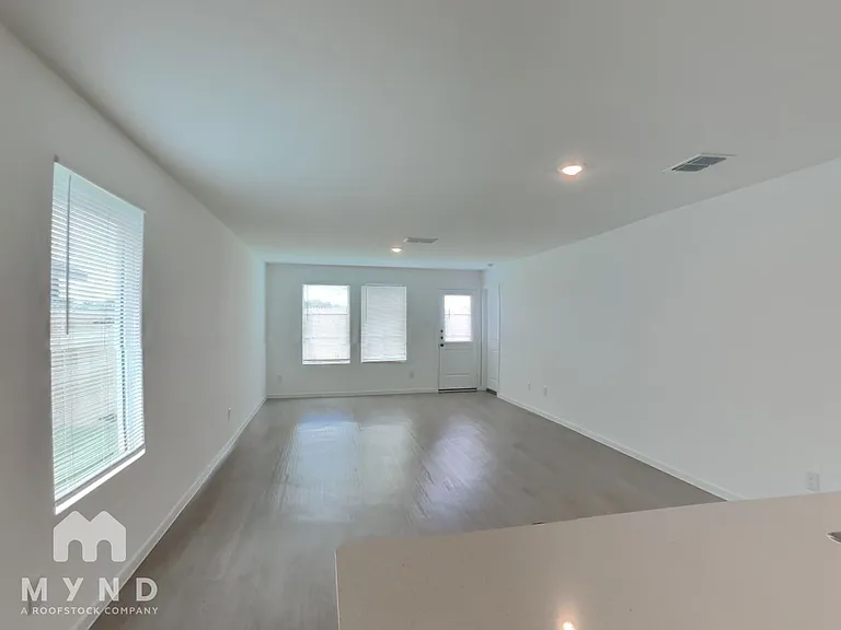 213 Poplar Pl — Photo 9