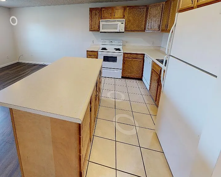 1500 E Parham St — Photo 8