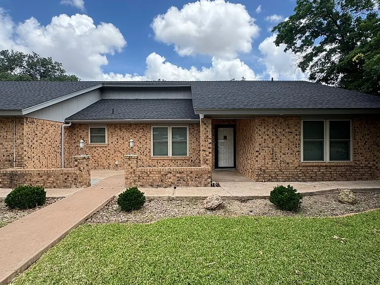 3330 Briargrove Ln — Photo 1