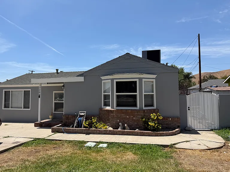 3266 Acacia Ave — Photo 8