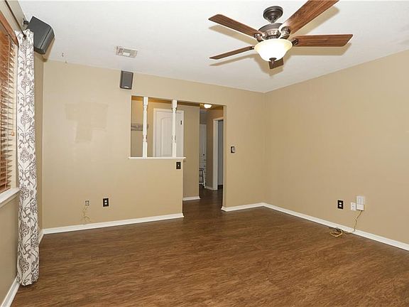 3rd image of 9613 Essex Ct