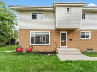 255 Talbot St N #3, Essex, ON N8M 2E2
