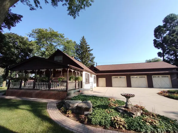 884 Phelps Ave, Rockford, IL 61108