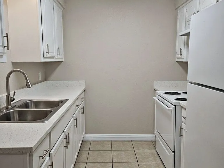Greenswest Apartments — Photo 17
