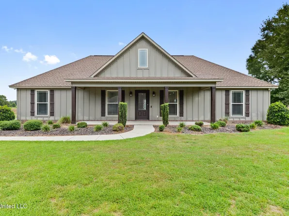 121 Cottage Oaks Dr, Lucedale, MS 39452