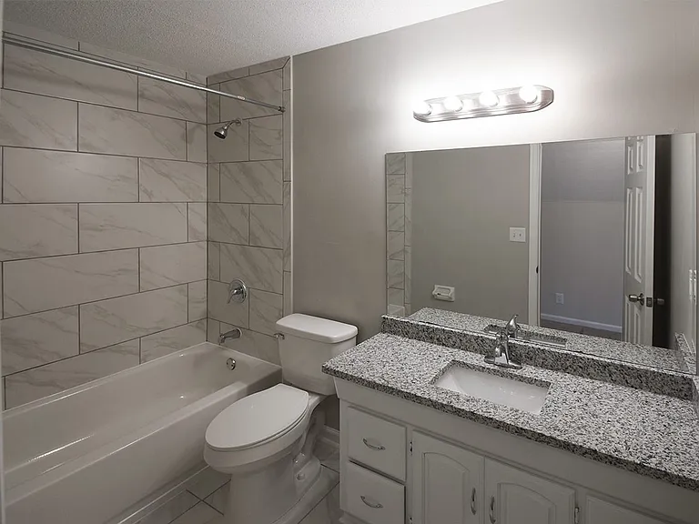 7611 Lowrance Rd — Photo 17