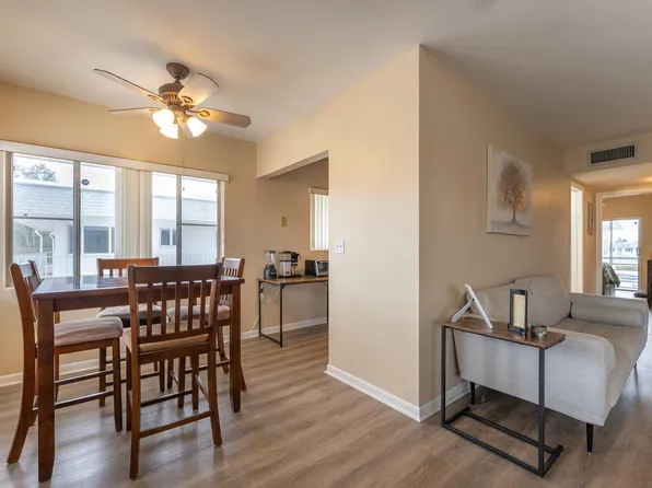 2920 Cynthia Lane #202, Lake Worth Beach, FL 33461