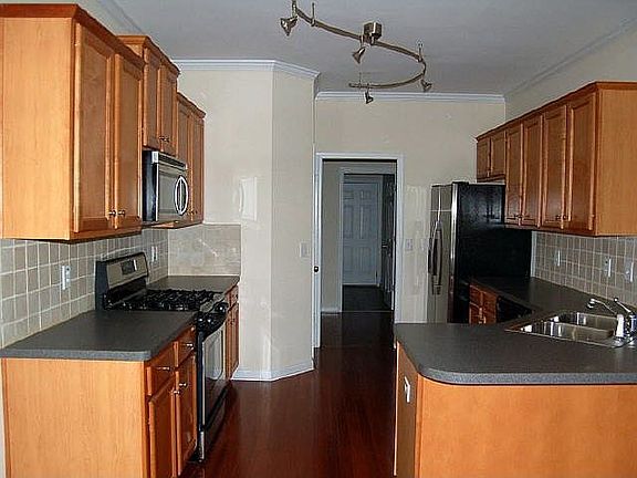 5th image of 215 Briarwood Ln