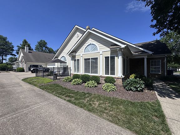 5th image of 825 Browns Ln #301