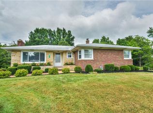 955 Skyland Dr, Macedonia, OH 44056